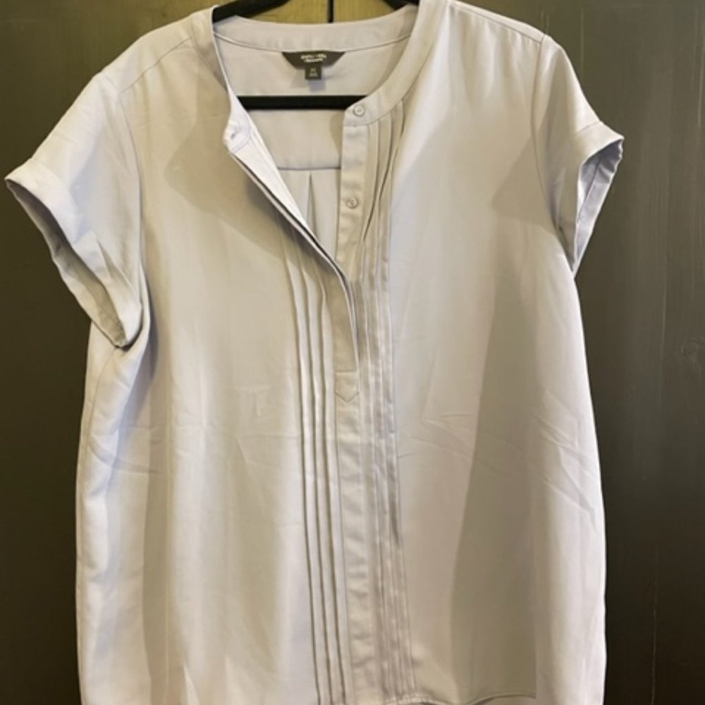 Vera Wang Short sleeved Periwinkle Gray blouse with ruffle along button line XL